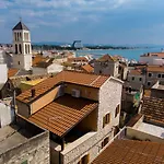 Lucija *