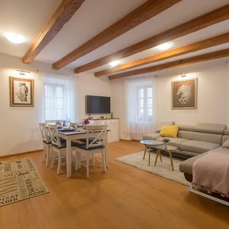 Lucija Apartment *